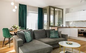 Mido Green Apartment With Private Parking & Self-Check-In